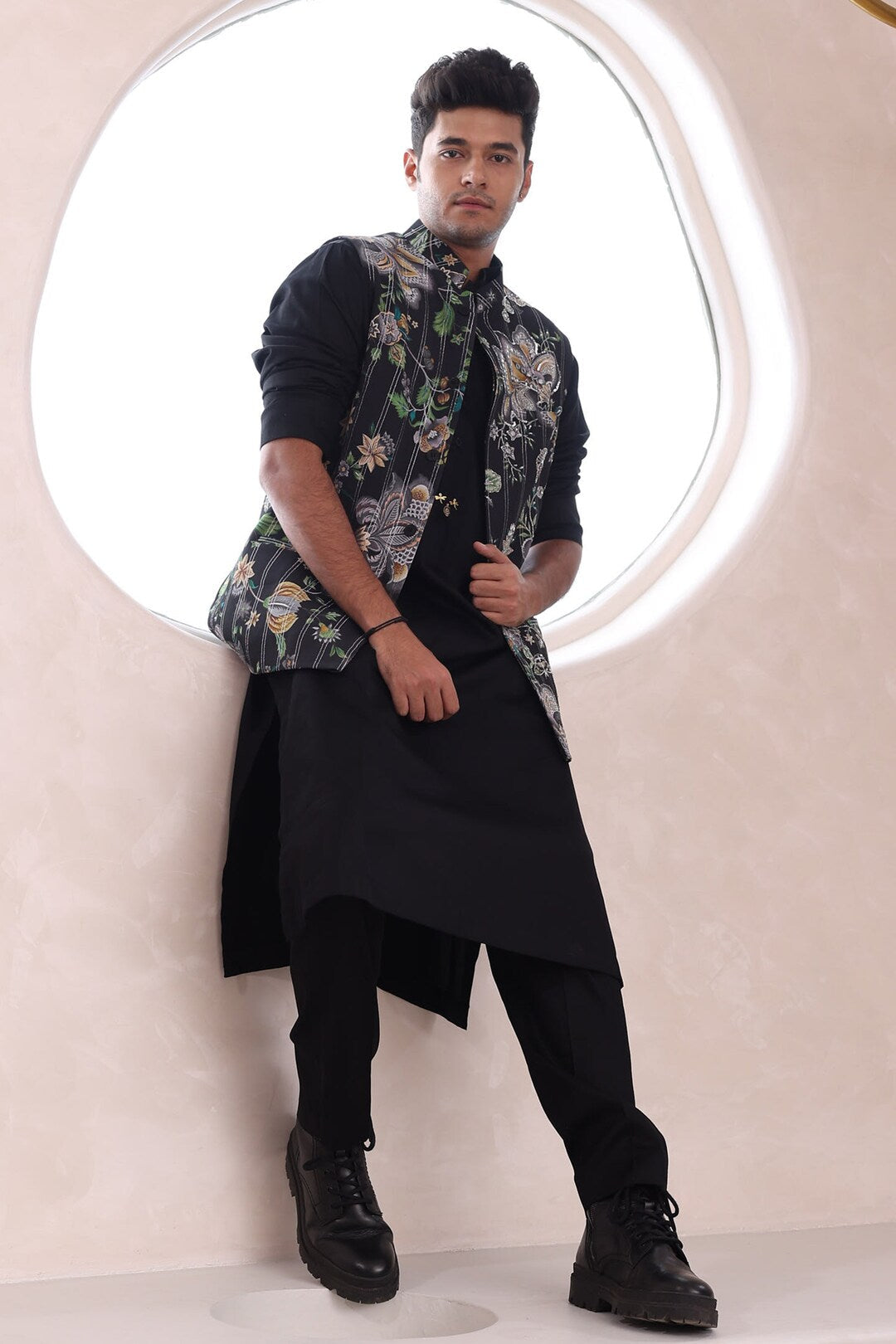 Riwaaz Kurta's Black Embellished Printed Jacket And Kurta Set For Men's
