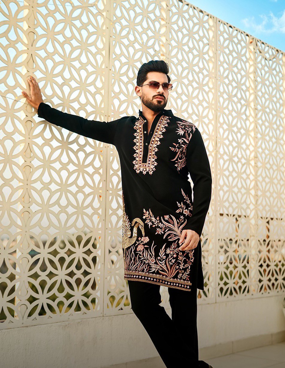 BLACK HEAVY FLAMINGO SEQUENCE EMBROIDERED KURTA WITH PAJAMA