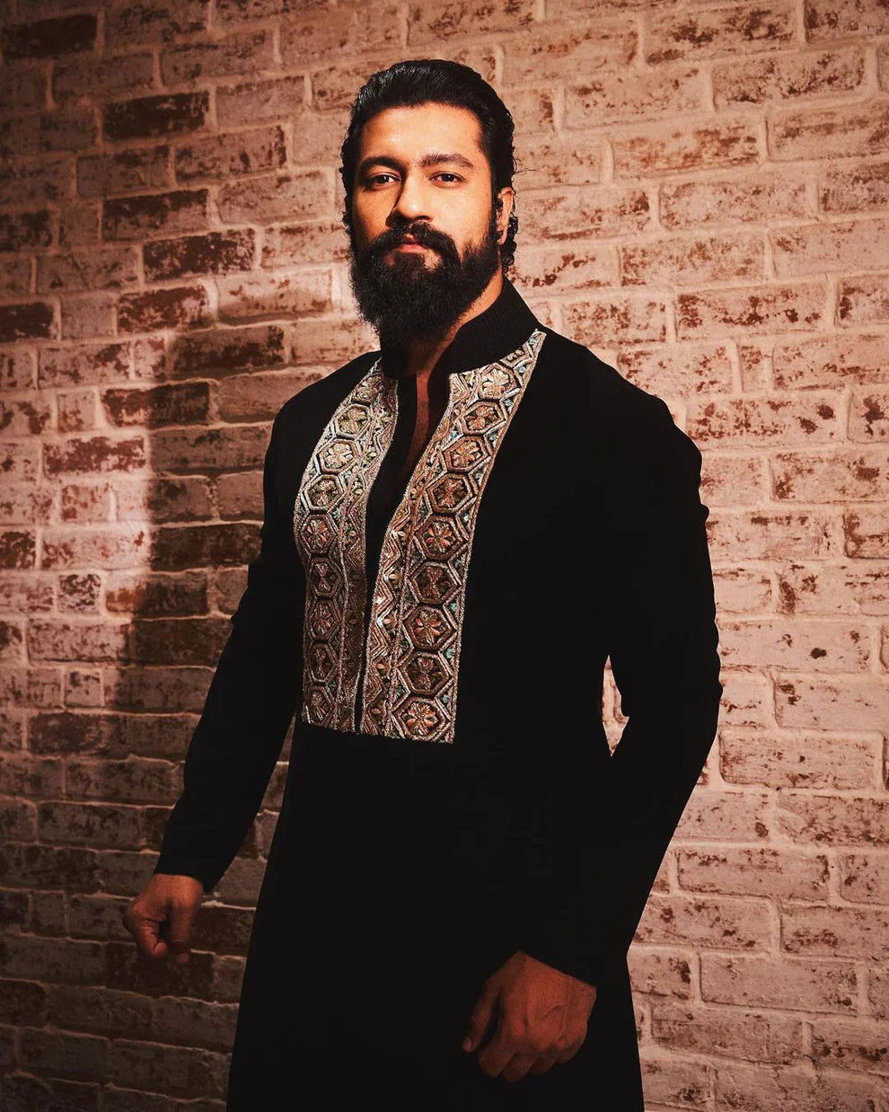 Vicky Kaushal EMBROIDERD  KURTA PAJAMA SET FOR MEN'S